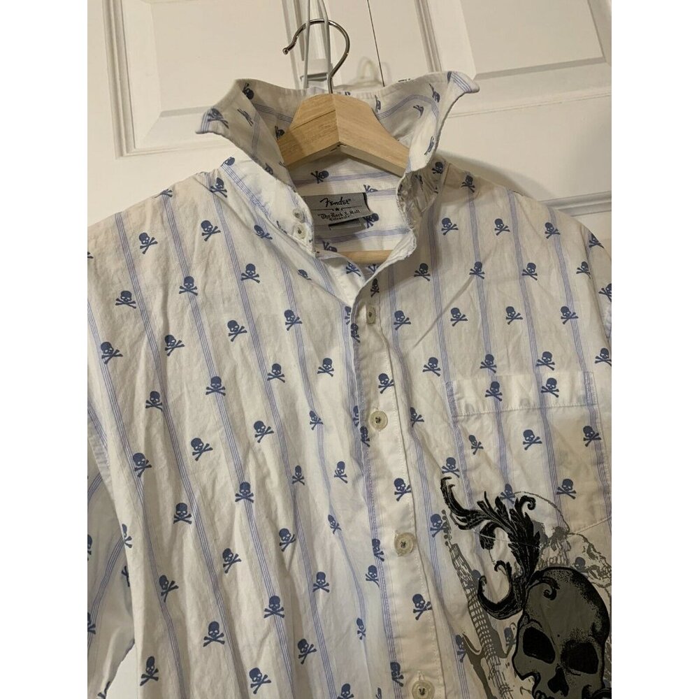 FENDER  Men's Sz M Long Sleeve Button Front Shirt‎ SKULLS White Blue